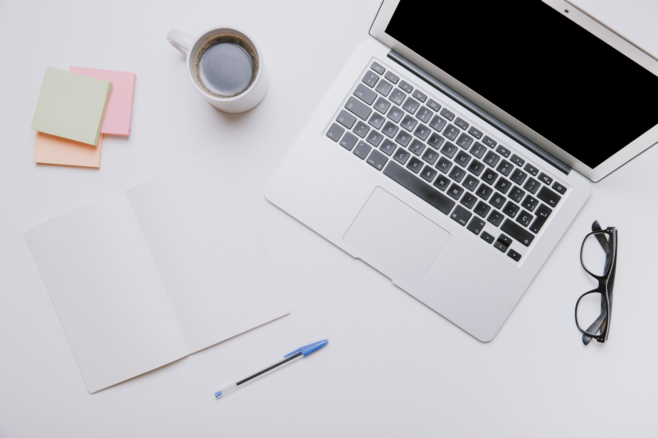 laptop-coffee-office-desk laptop-coffee-office-desk